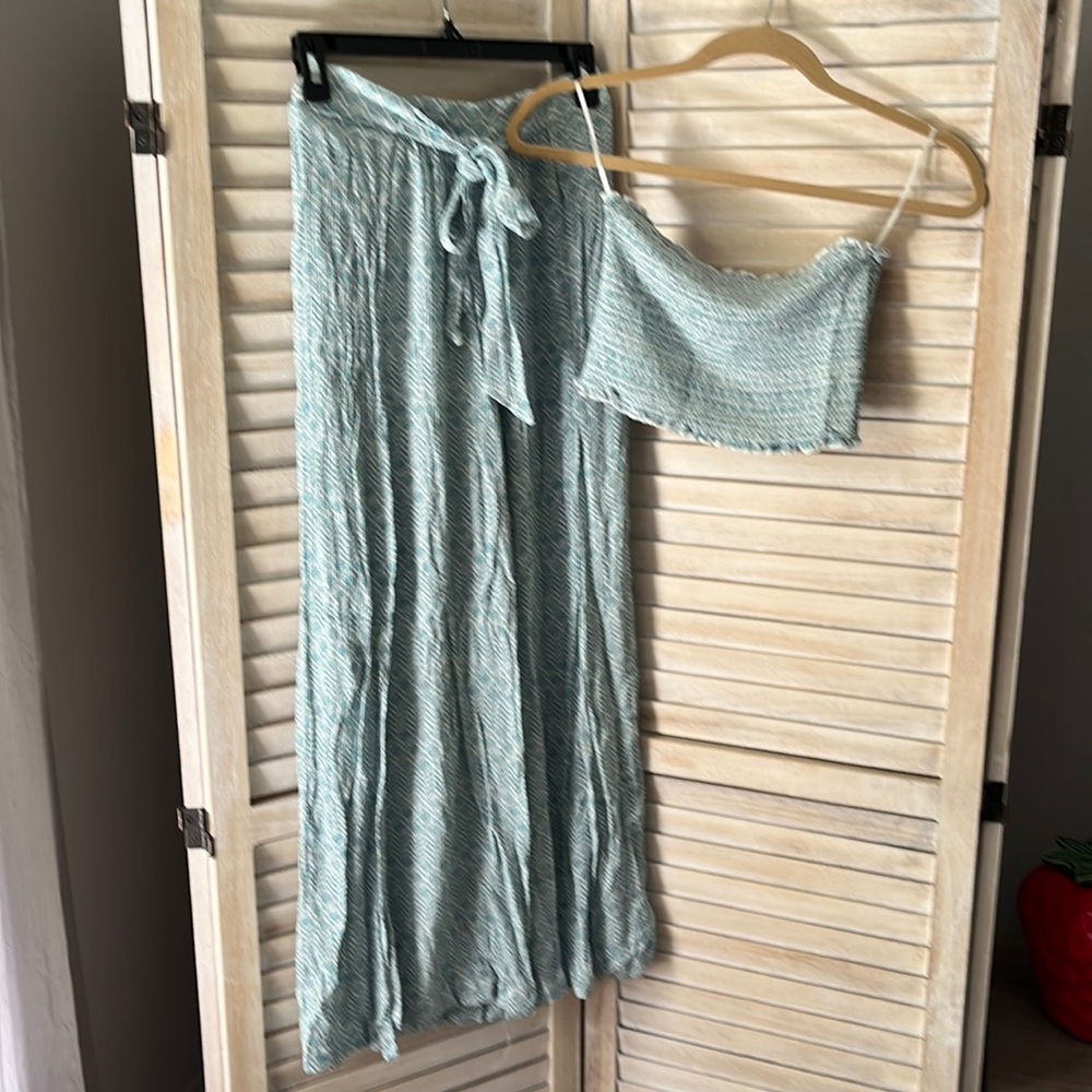 2 piece bandeau and flowy pants